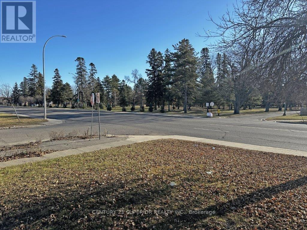 1805 Arthur Street, Thunder Bay, Ontario  P7E 2R6 - Photo 2 - X13239134