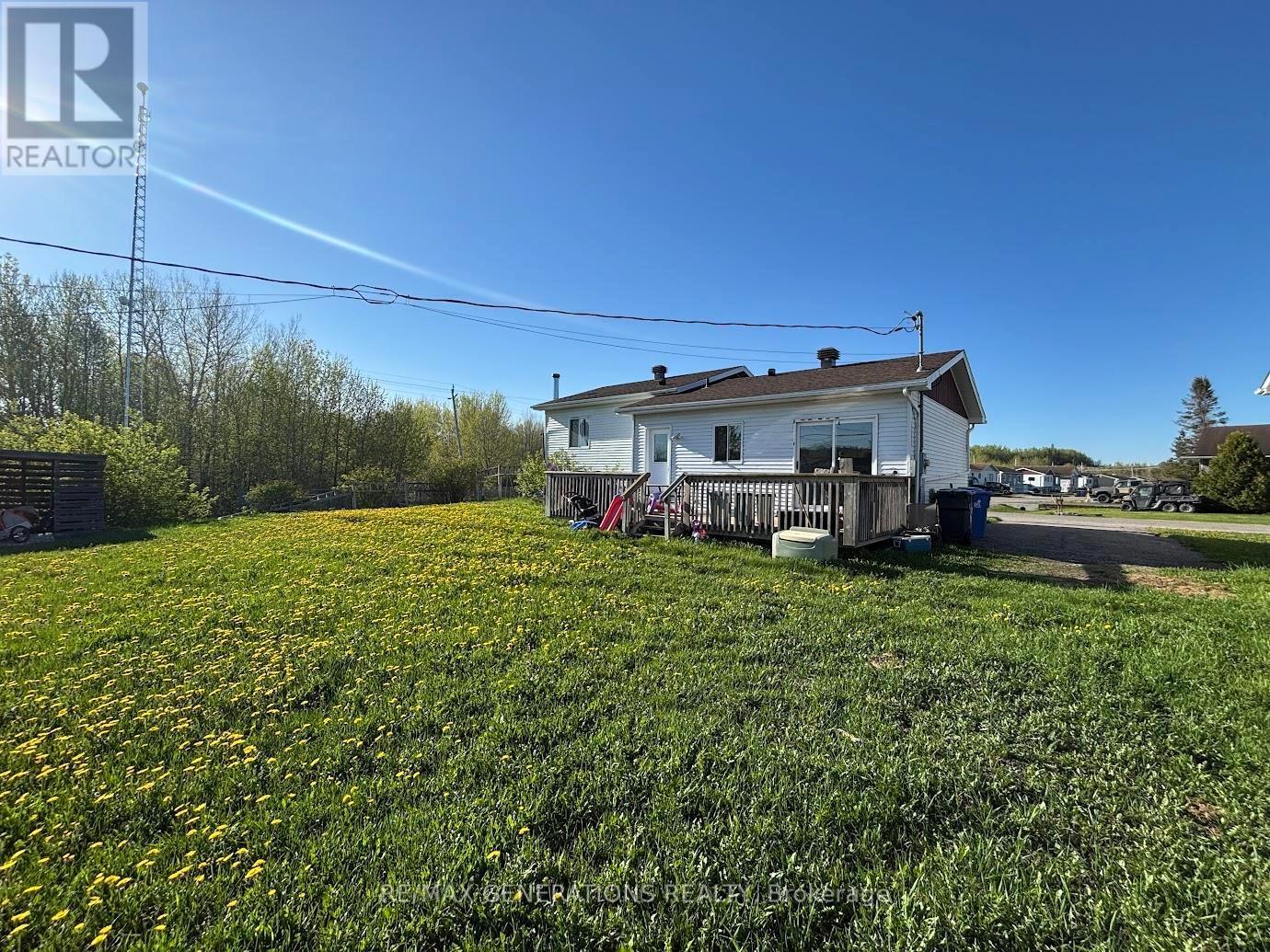 31 Brooks Street, Manitouwadge, Ontario  P0T 2C0 - Photo 32 - X13244482