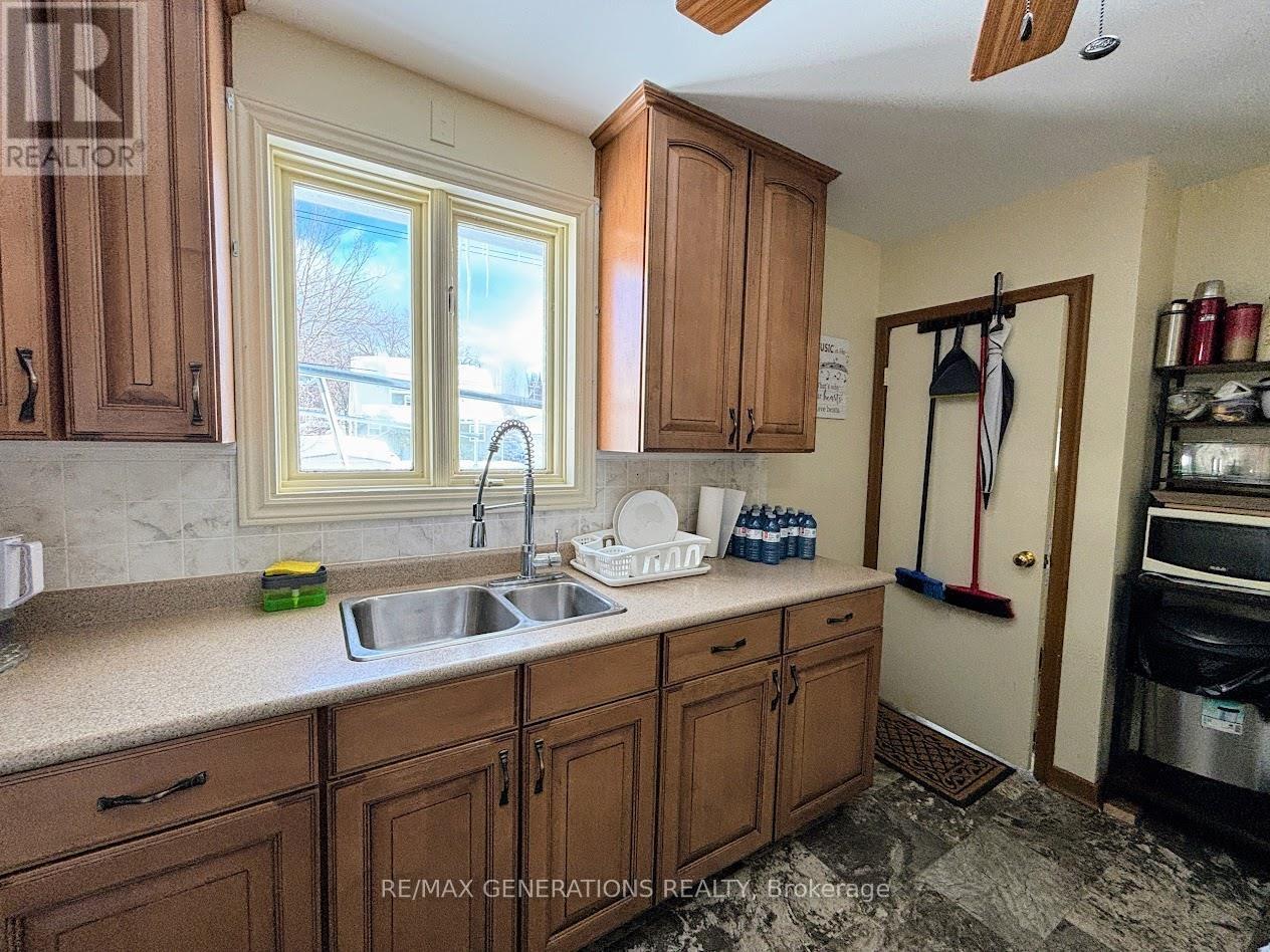 16 Wenonah Drive, Manitouwadge, Ontario  P0T 2C0 - Photo 4 - X13244620