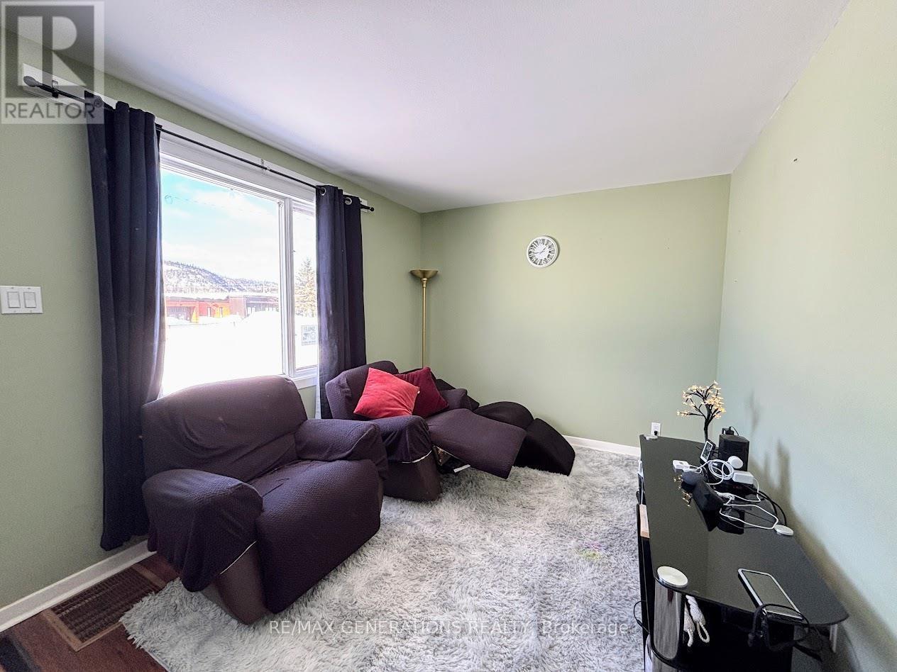 16 Wenonah Drive, Manitouwadge, Ontario  P0T 2C0 - Photo 5 - X13244620