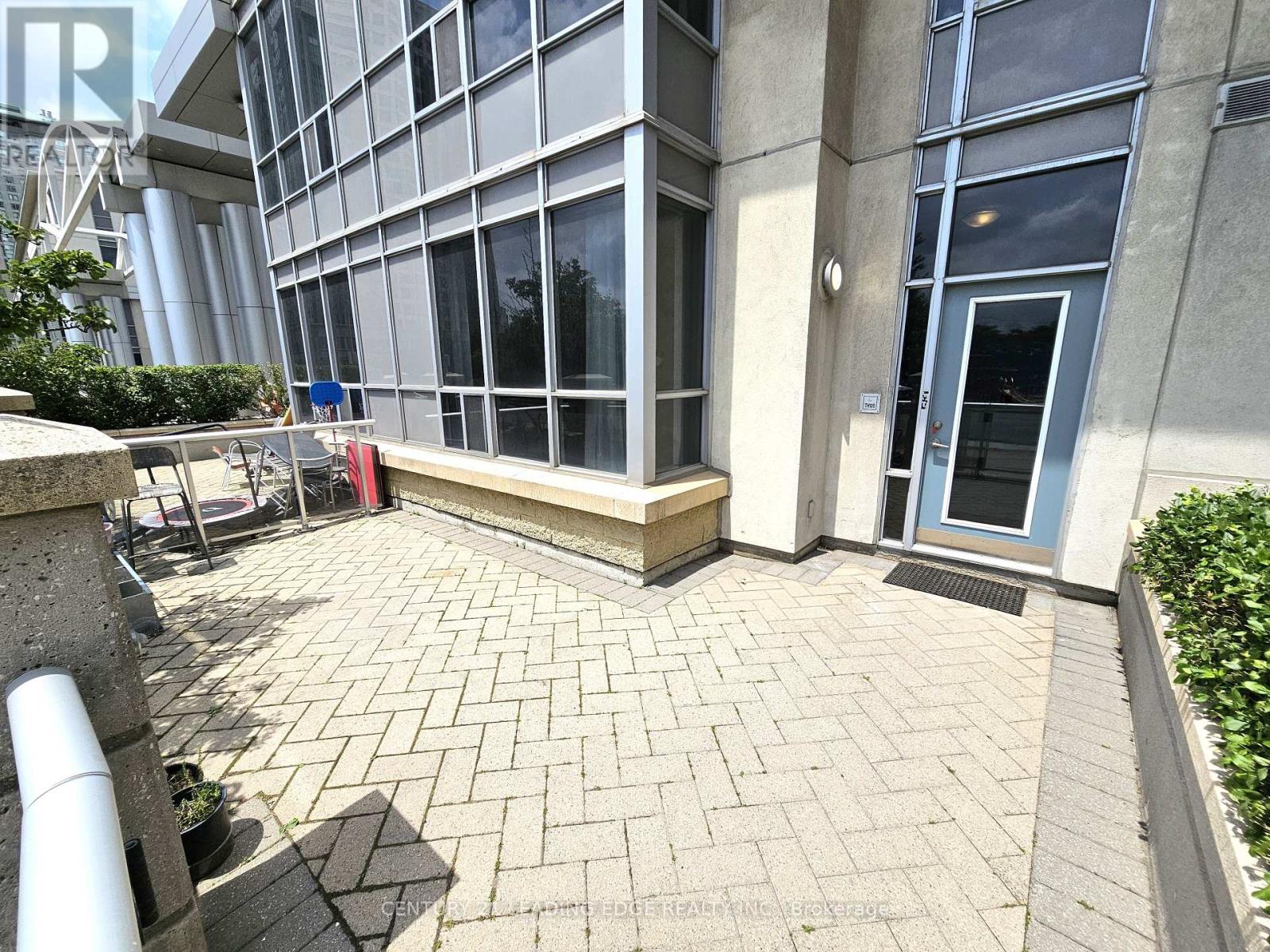 Th120 - 38 Lee Centre Drive, Toronto, Ontario M1H 3J7 - Photo 2 - E13730532
