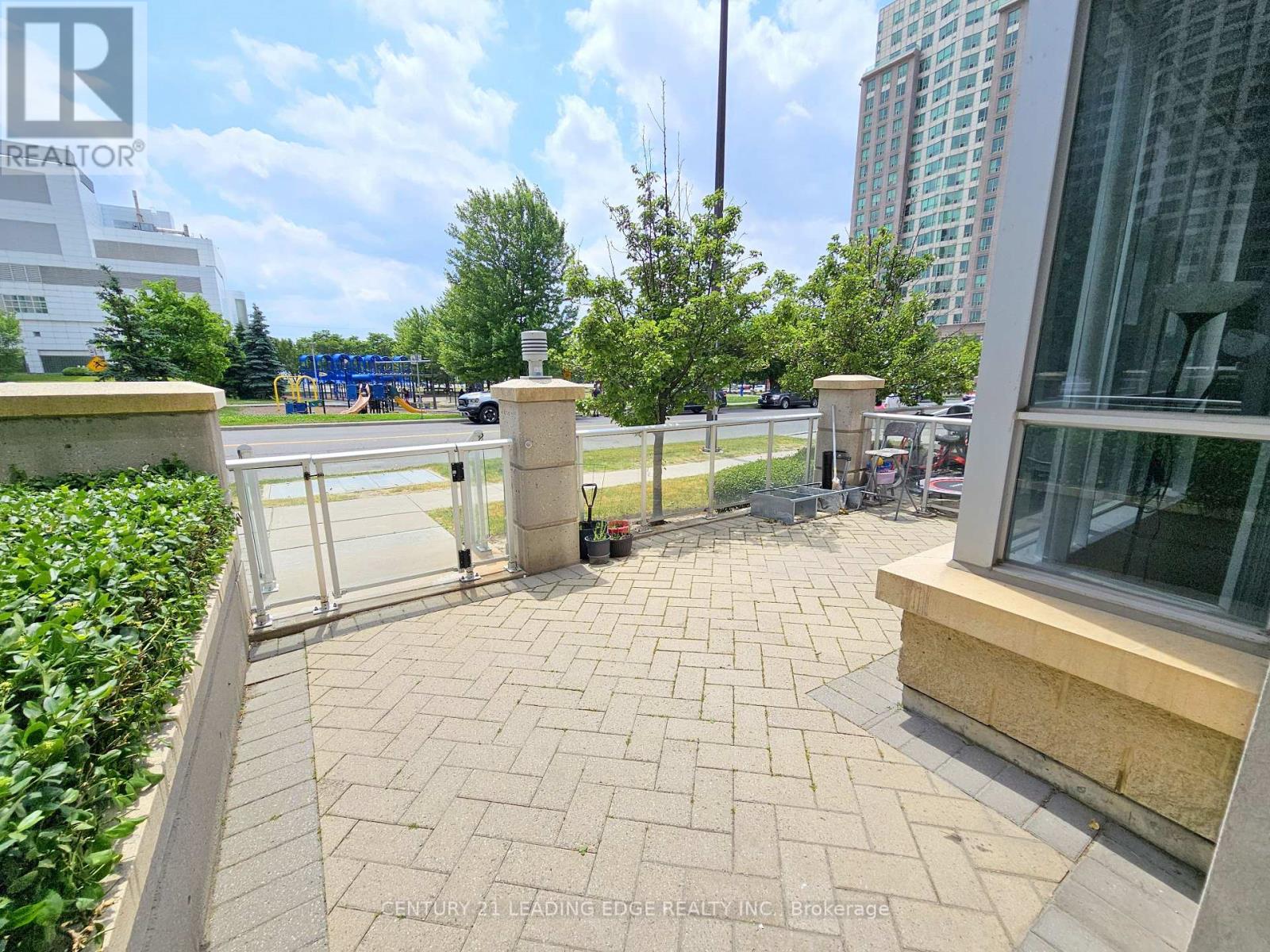 Th120 - 38 Lee Centre Drive, Toronto, Ontario M1H 3J7 - Photo 3 - E13730532
