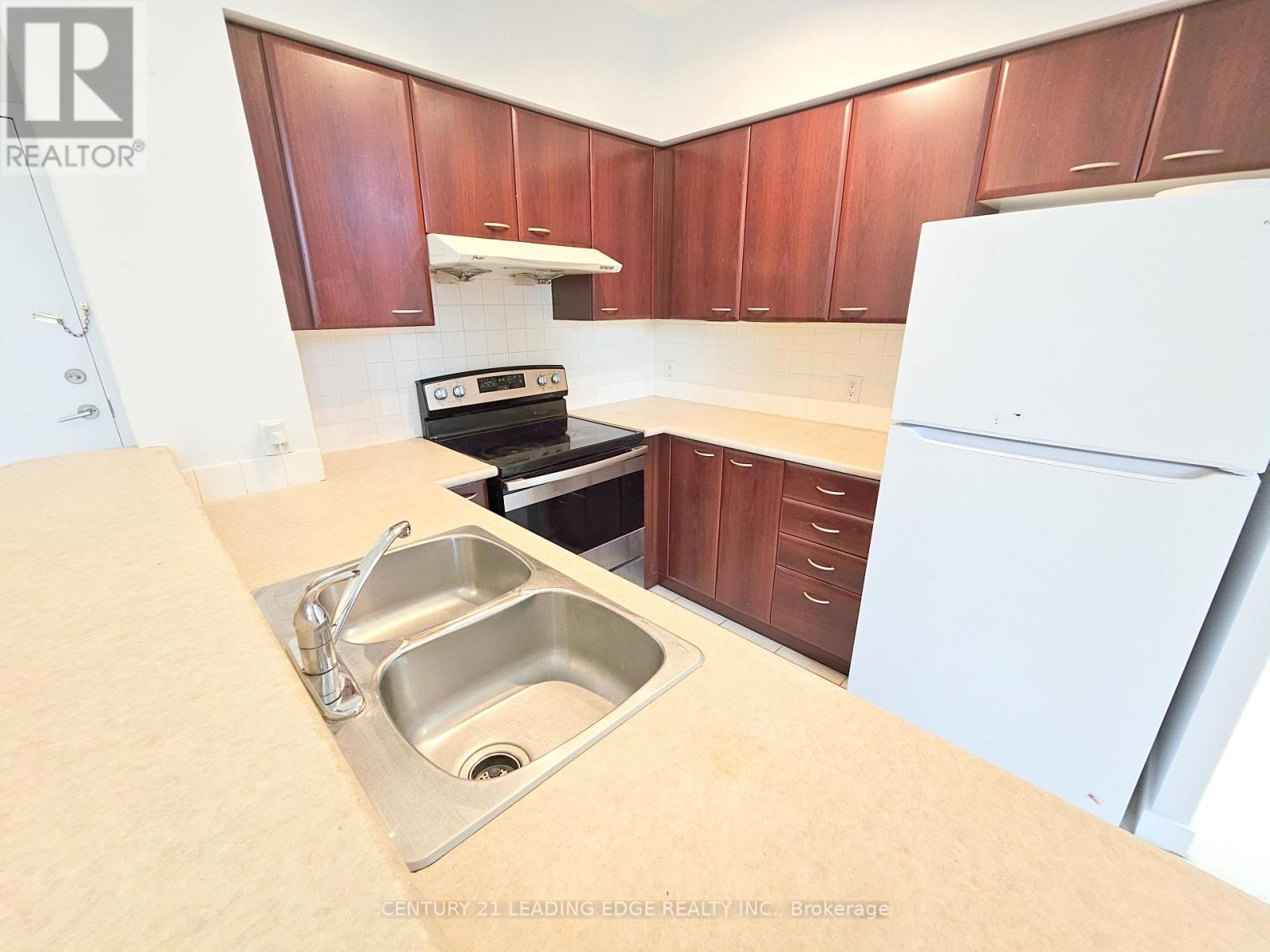 Th120 - 38 Lee Centre Drive, Toronto, Ontario  M1H 3J7 - Photo 8 - E13730598