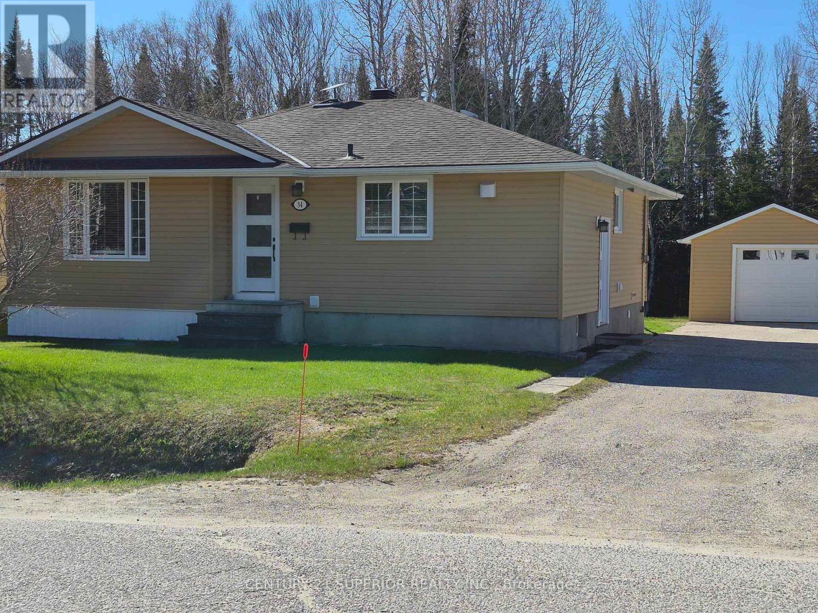 34 Redwing Ave, Manitouwadge, Ontario  P0T 2C0 - Photo 2 - X13244986
