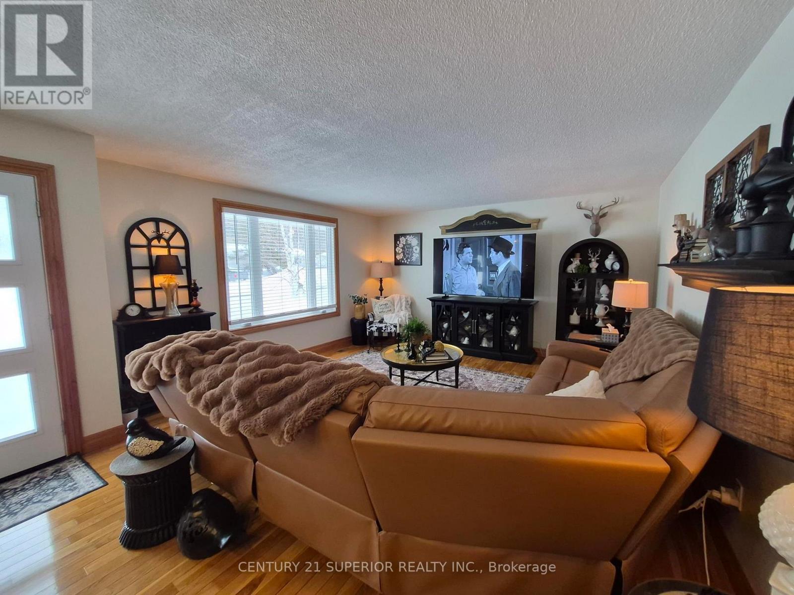 34 Redwing Ave, Manitouwadge, Ontario  P0T 2C0 - Photo 8 - X13244986