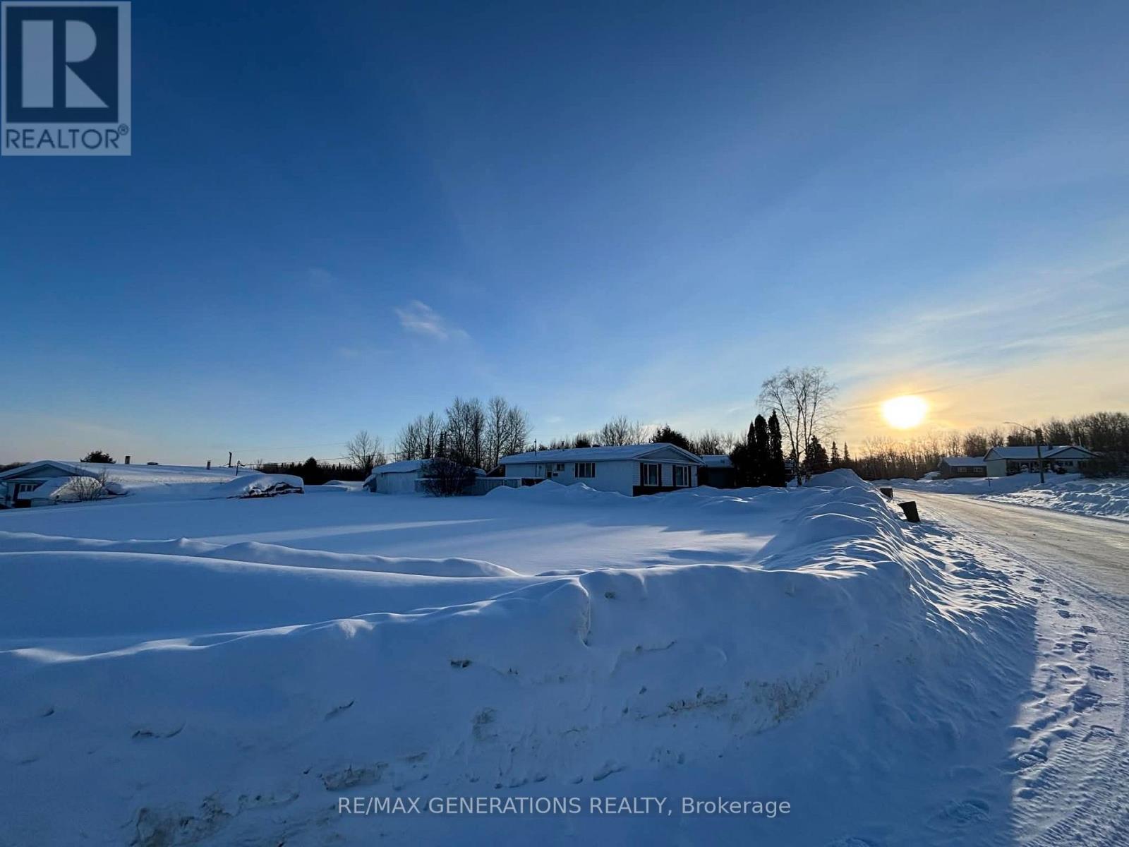 20 Partridge Avenue, Manitouwadge, Ontario  P0T 2C0 - Photo 4 - X13244006