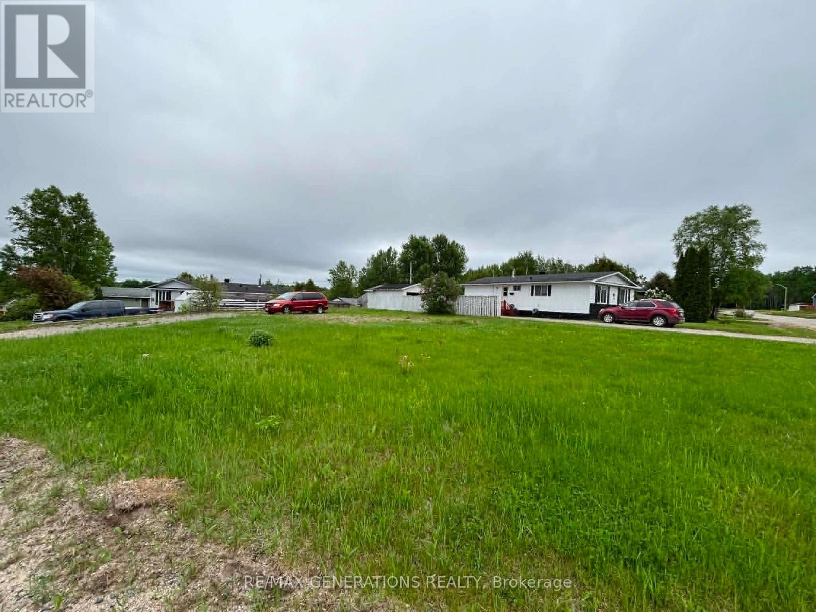 20 Partridge Avenue, Manitouwadge, Ontario  P0T 2C0 - Photo 1 - X13244006