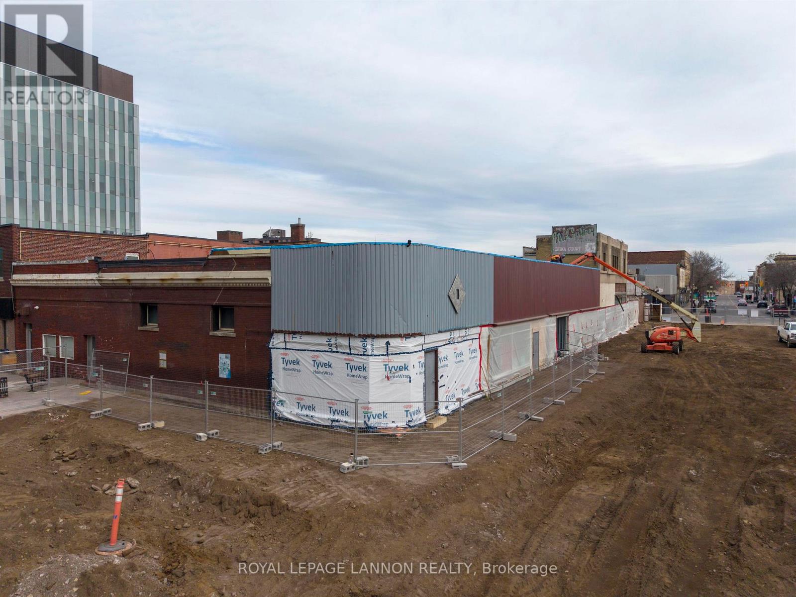 A & B - 615 Victoria Ave E, Thunder Bay, Ontario  P7C 1B1 - Photo 3 - X13250468