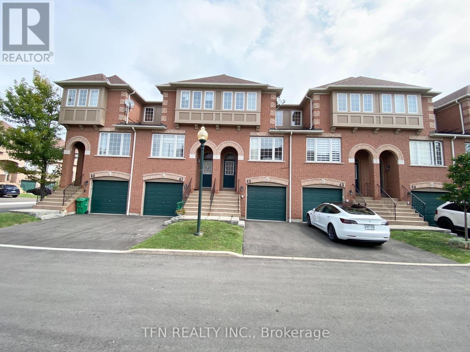 42 - 3020 CEDARGLEN GATE, Mississauga, Ontario
