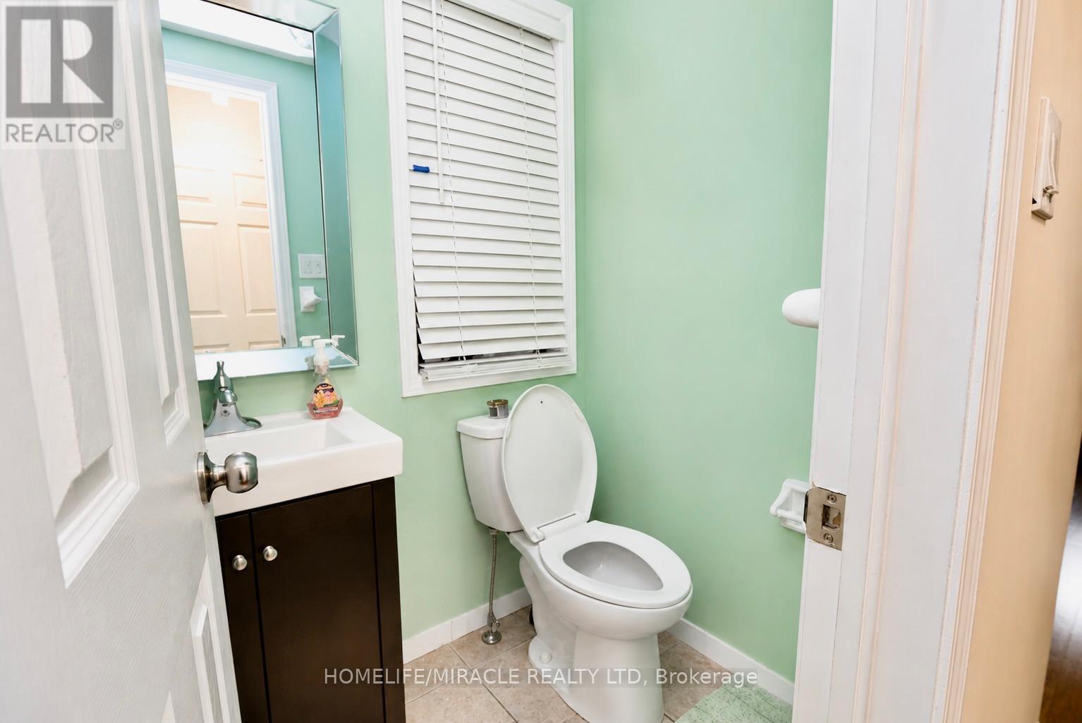 43 Caranci Crescent, Brampton, Ontario  L6P 1H3 - Photo 12 - W13730446