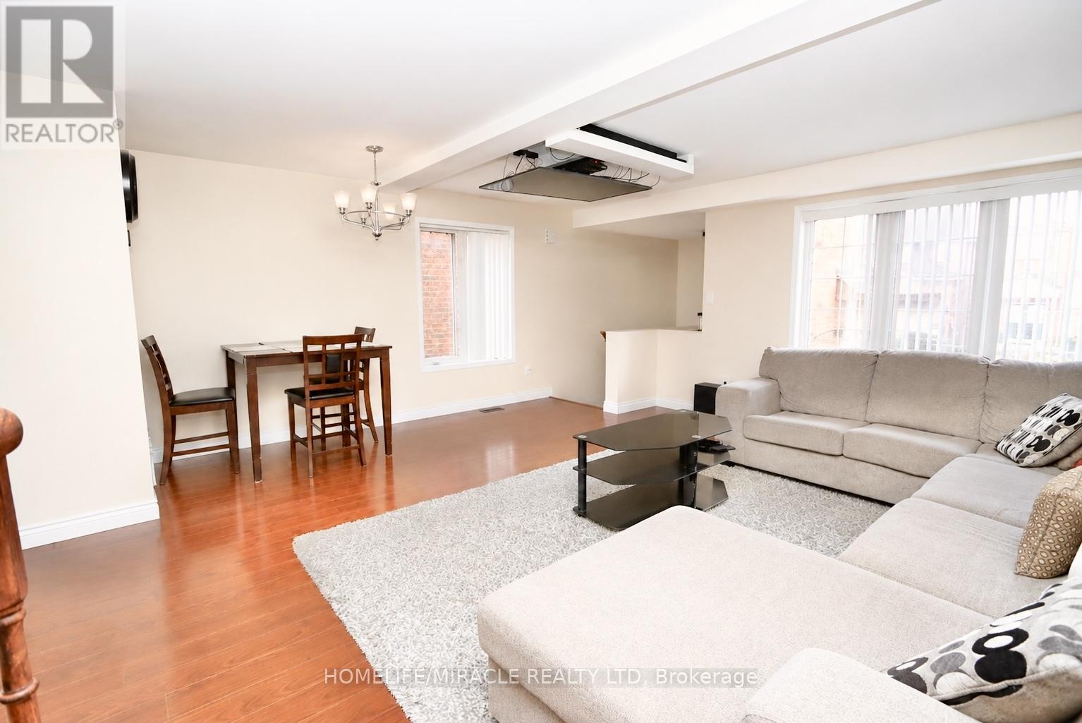 43 Caranci Crescent, Brampton, Ontario  L6P 1H3 - Photo 6 - W13730446