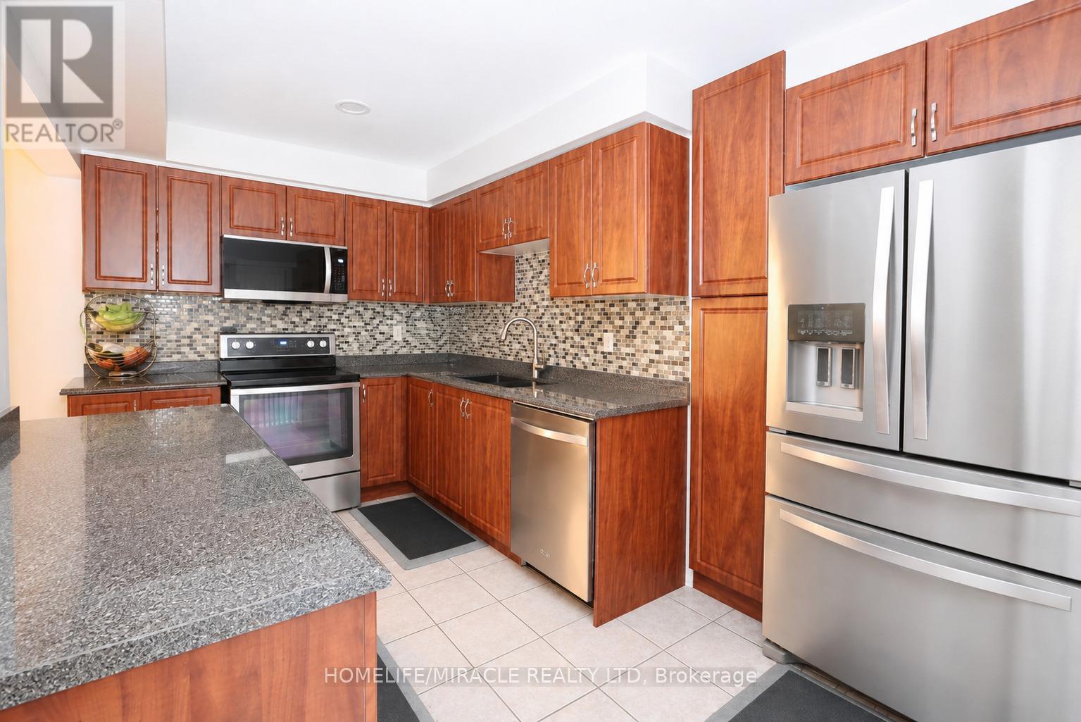 43 Caranci Crescent, Brampton, Ontario  L6P 1H3 - Photo 8 - W13730446