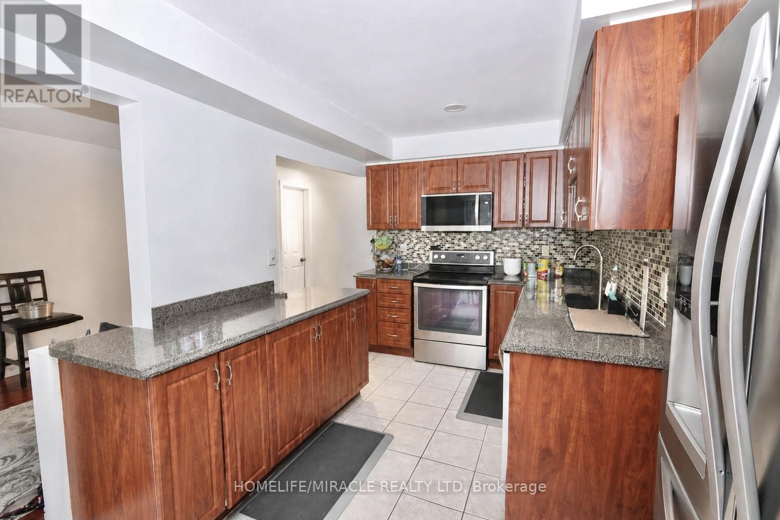 43 Caranci Crescent, Brampton, Ontario  L6P 1H3 - Photo 9 - W13730446
