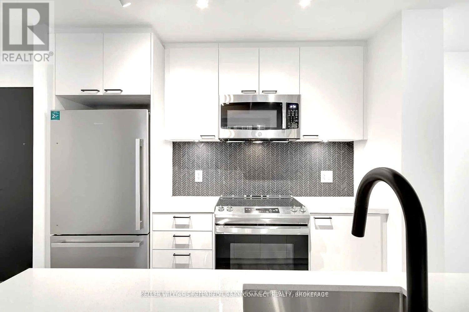 608 - 1808 St Clair Avenue W, Toronto, Ontario  M6N 0C1 - Photo 3 - W13730478
