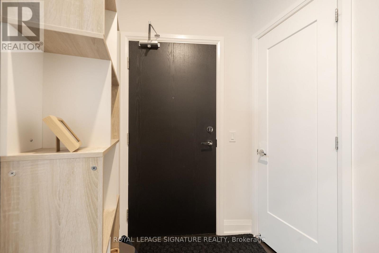 621 - 293 THE KINGSWAY, Toronto, Ontario