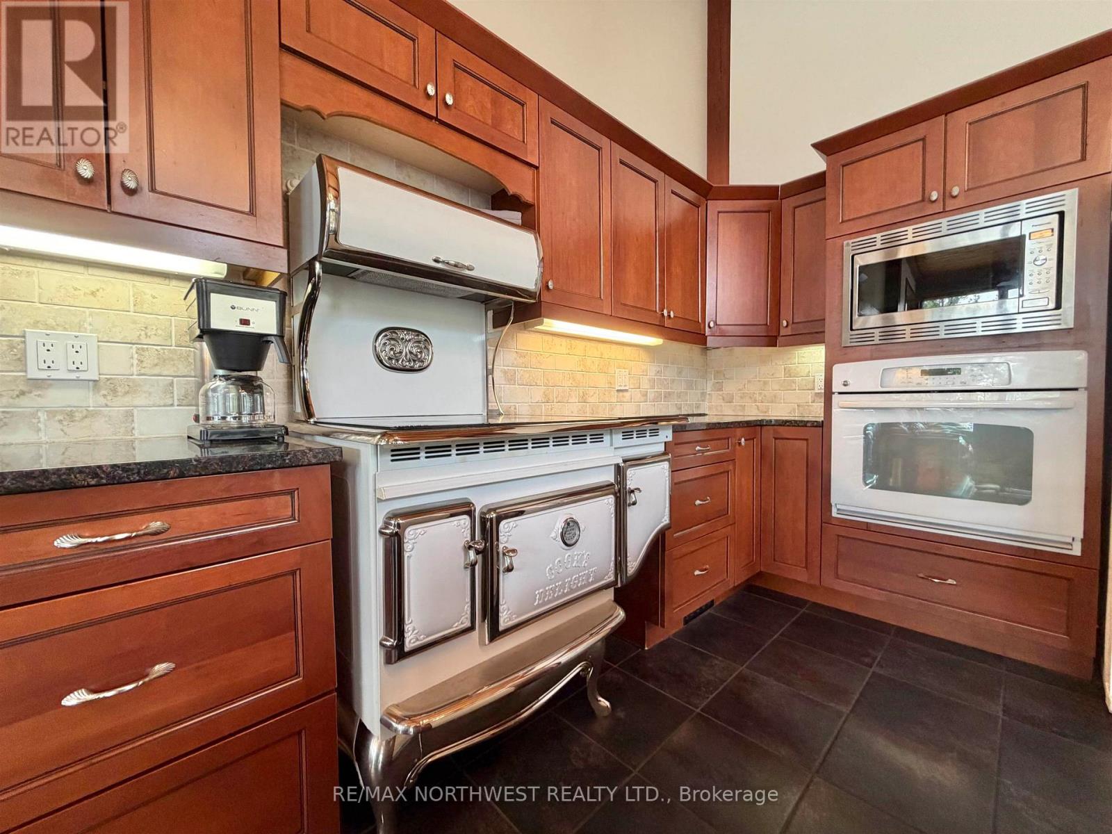 447 Hopkins Bay Road, Rainy River Remote Area, Ontario  P9A 3M3 - Photo 14 - X13250930