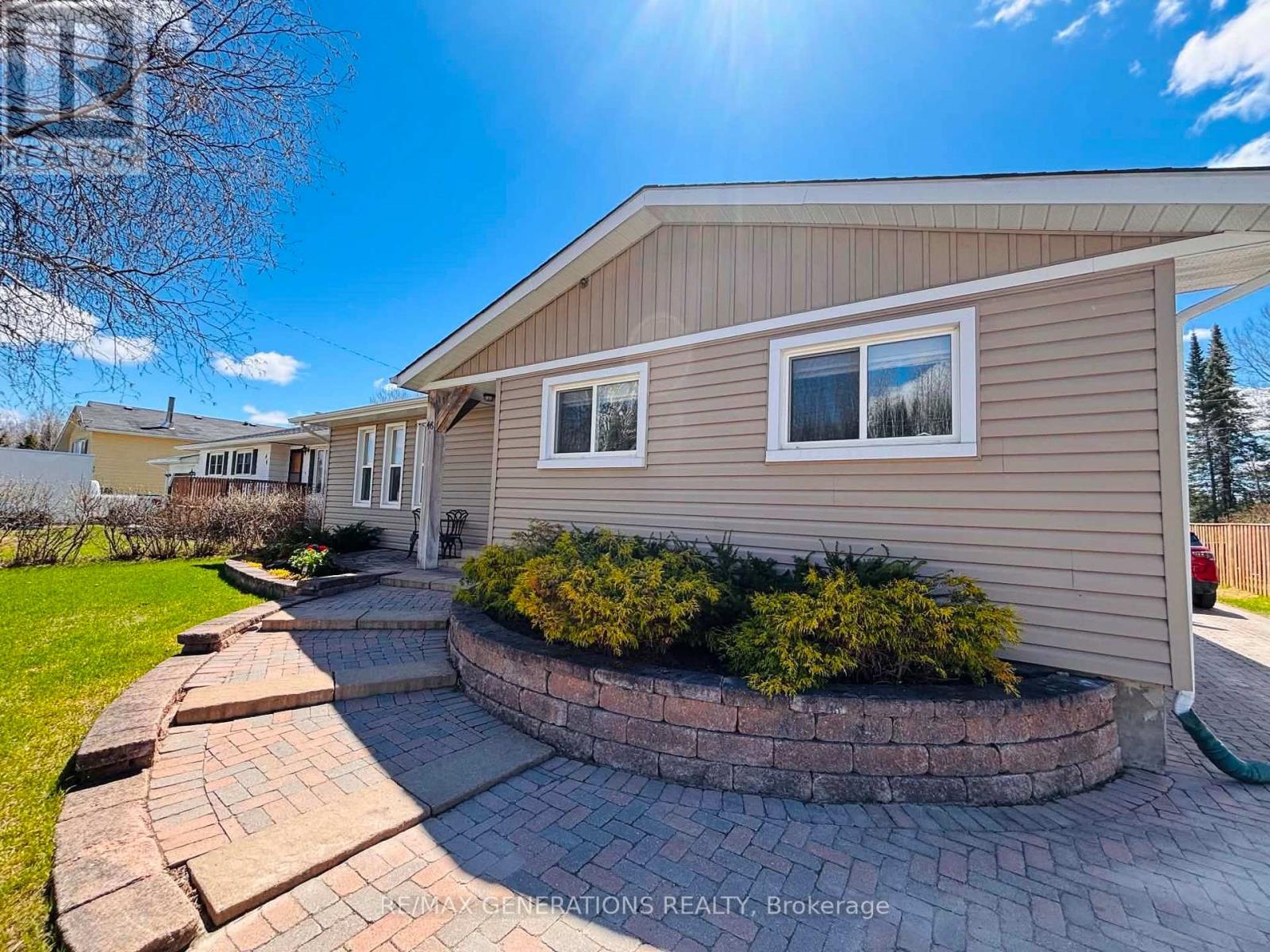 48 REDWING AVENUE, Manitouwadge, Ontario
