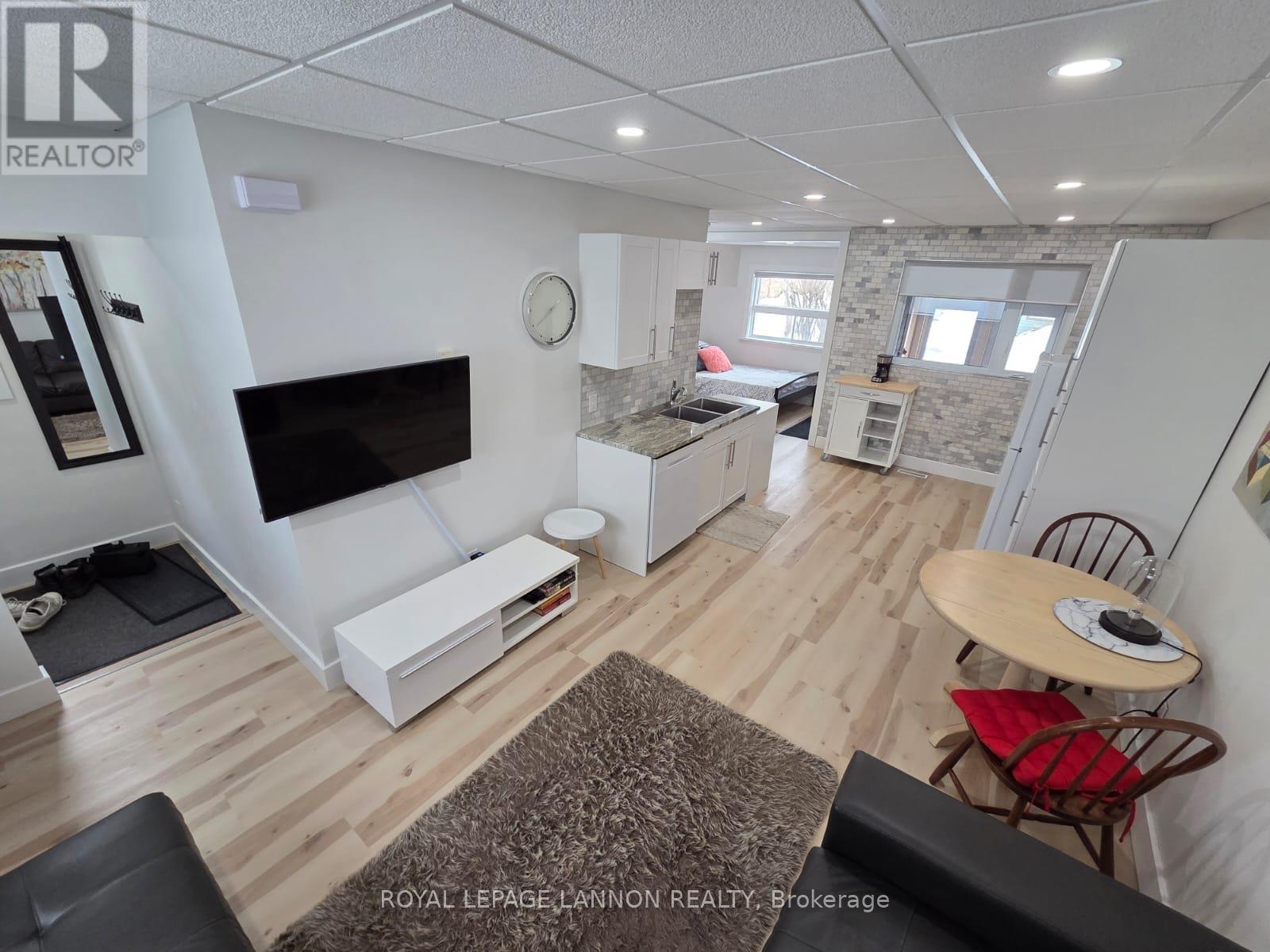84 MACHAR AVE, Thunder Bay, Ontario