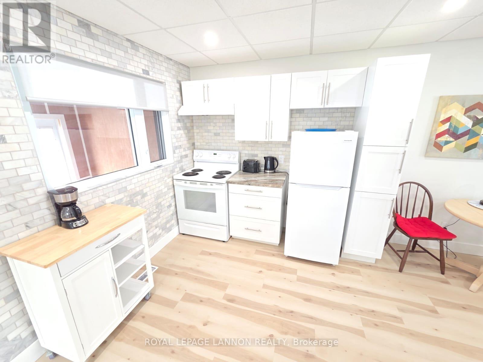84 Machar Ave, Thunder Bay, Ontario  P7B 2Y6 - Photo 2 - X13251310