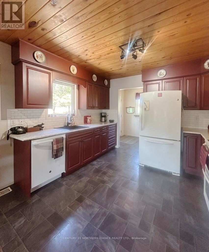 271 Japada Trail, Fort Frances, Ontario  P9A 0A1 - Photo 3 - X13251474