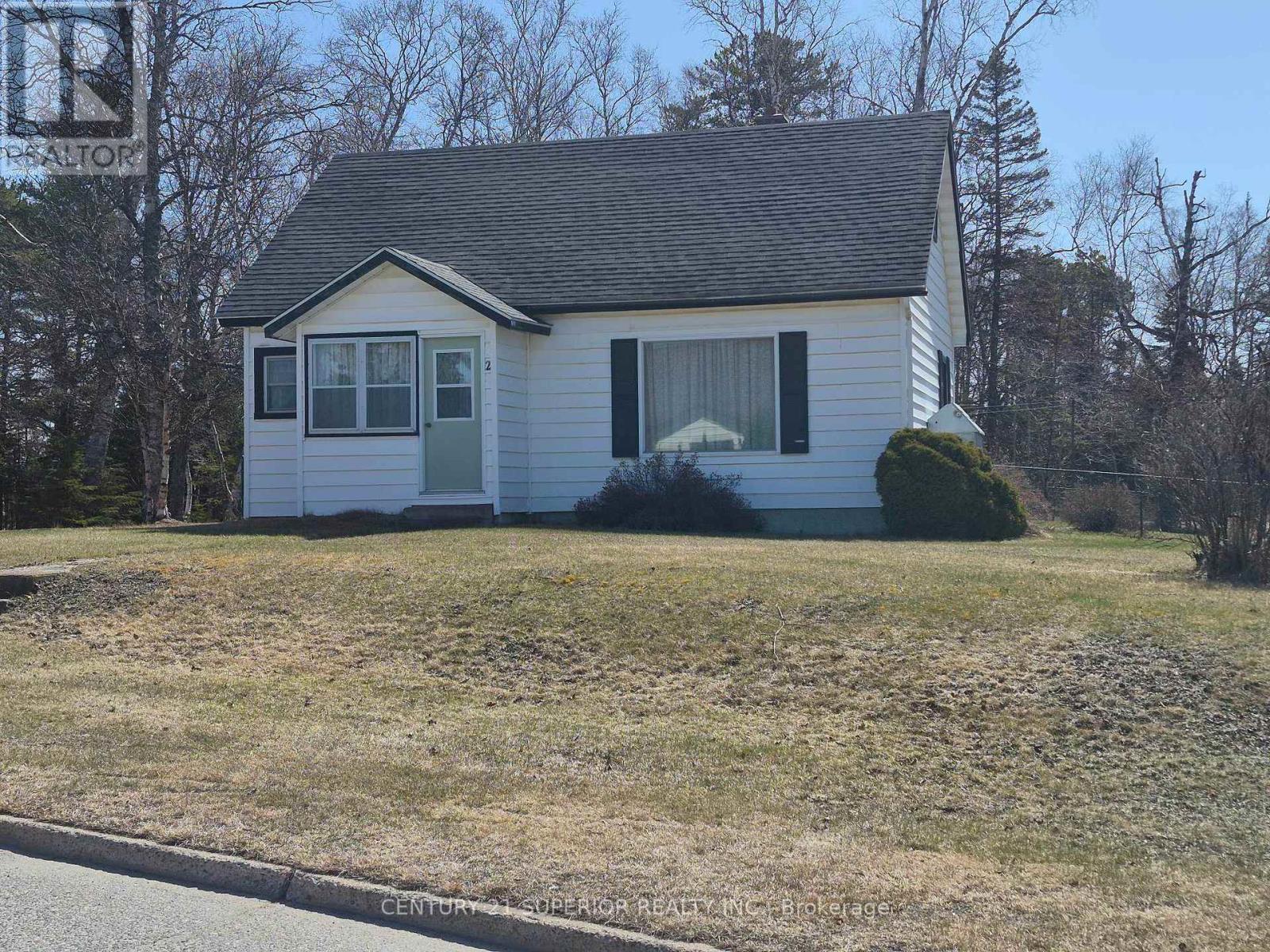 2 Laurier Ave, Terrace Bay, Ontario  P0T 2W0 - Photo 2 - X13250902