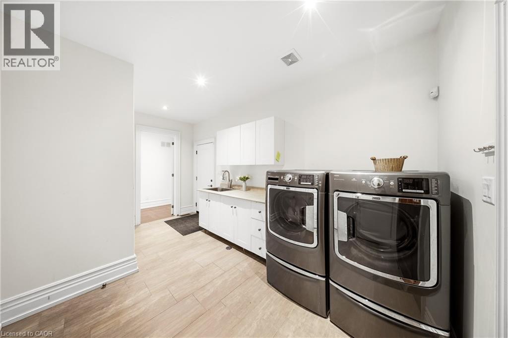 1098 Lakeshore Road W, Oakville, Ontario  L6L 1E9 - Photo 38 - 40842845