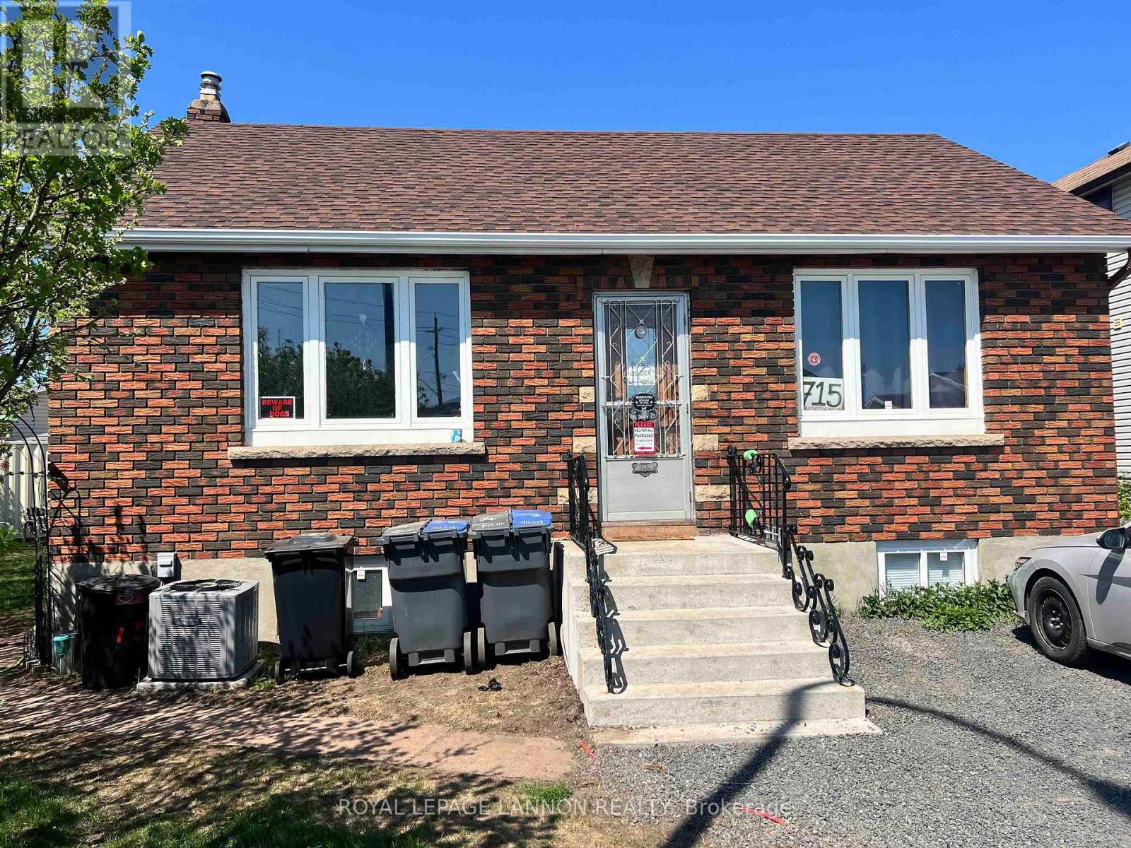 715 May Street N, Thunder Bay, Ontario  P7C 3S1 - Photo 1 - X13426790
