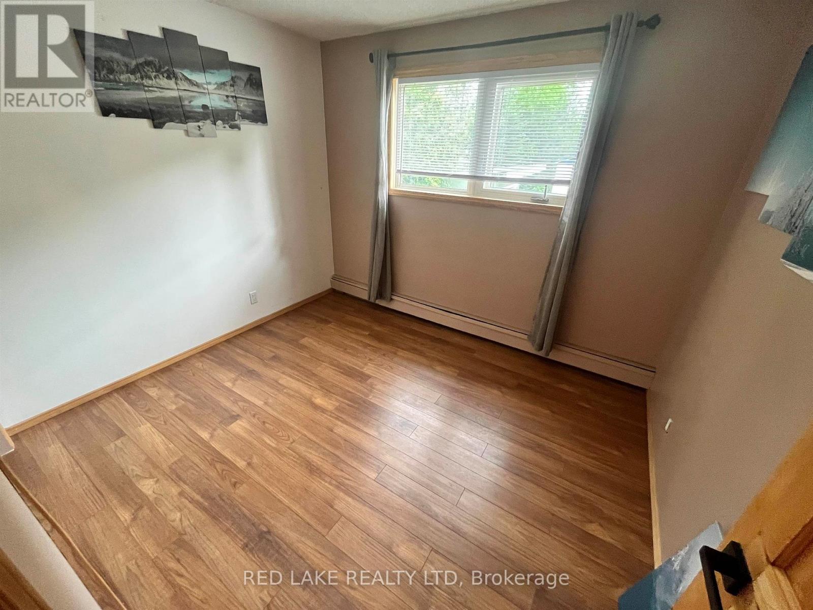 8 John Street, Ear Falls, Ontario  P0V 1T0 - Photo 12 - X13431168