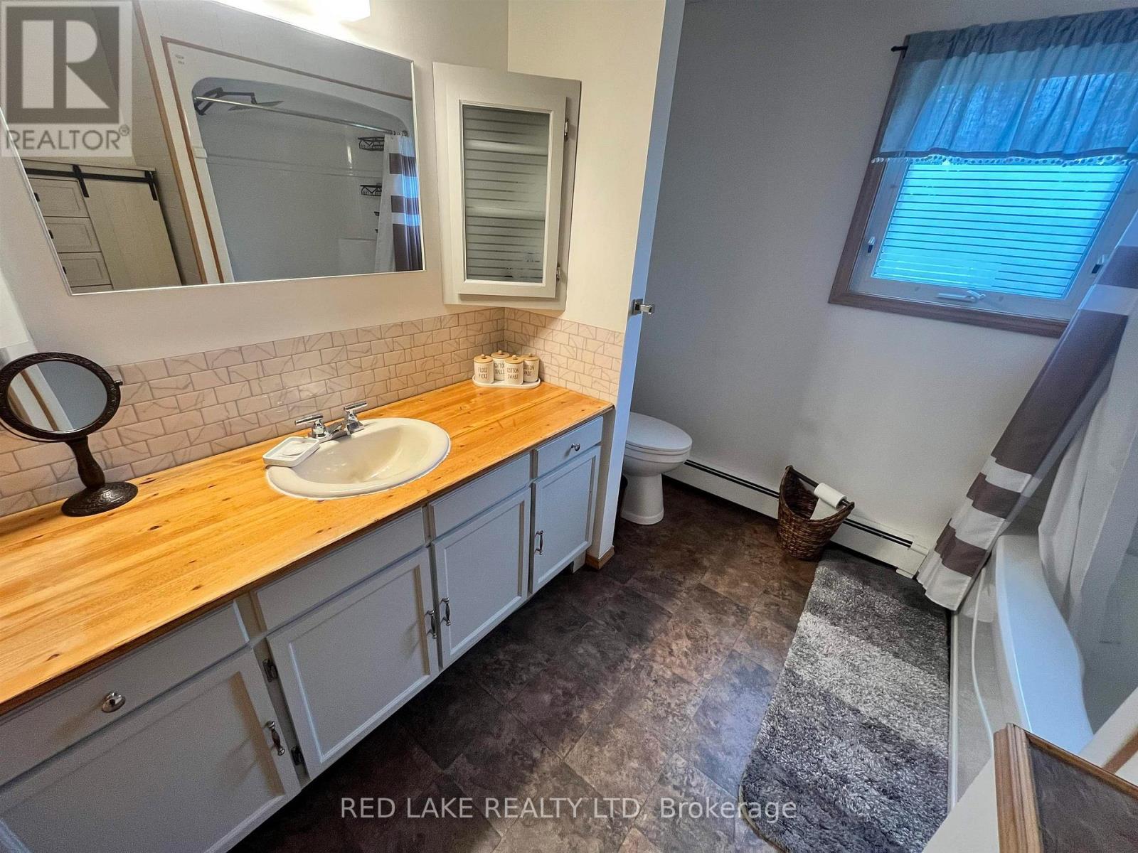 8 John Street, Ear Falls, Ontario  P0V 1T0 - Photo 17 - X13431168