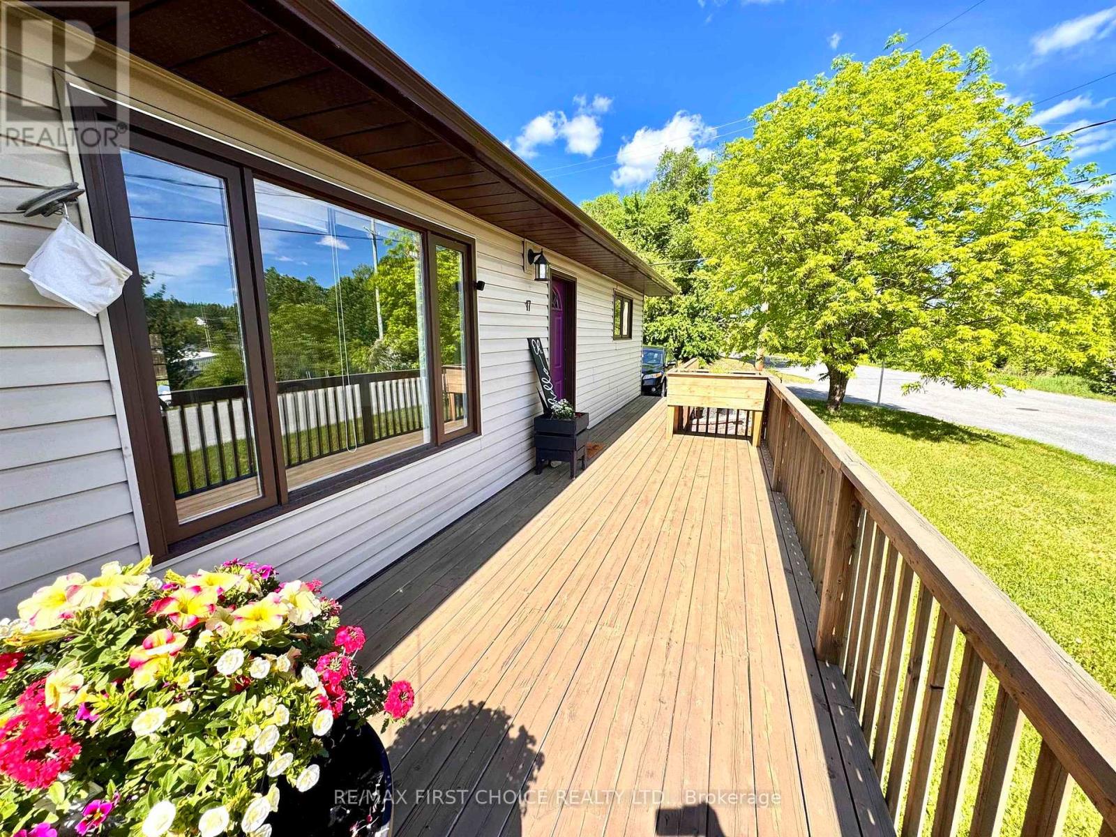 17 Kenora Road, Red Lake, Ontario  P0V 2M0 - Photo 7 - X13483740