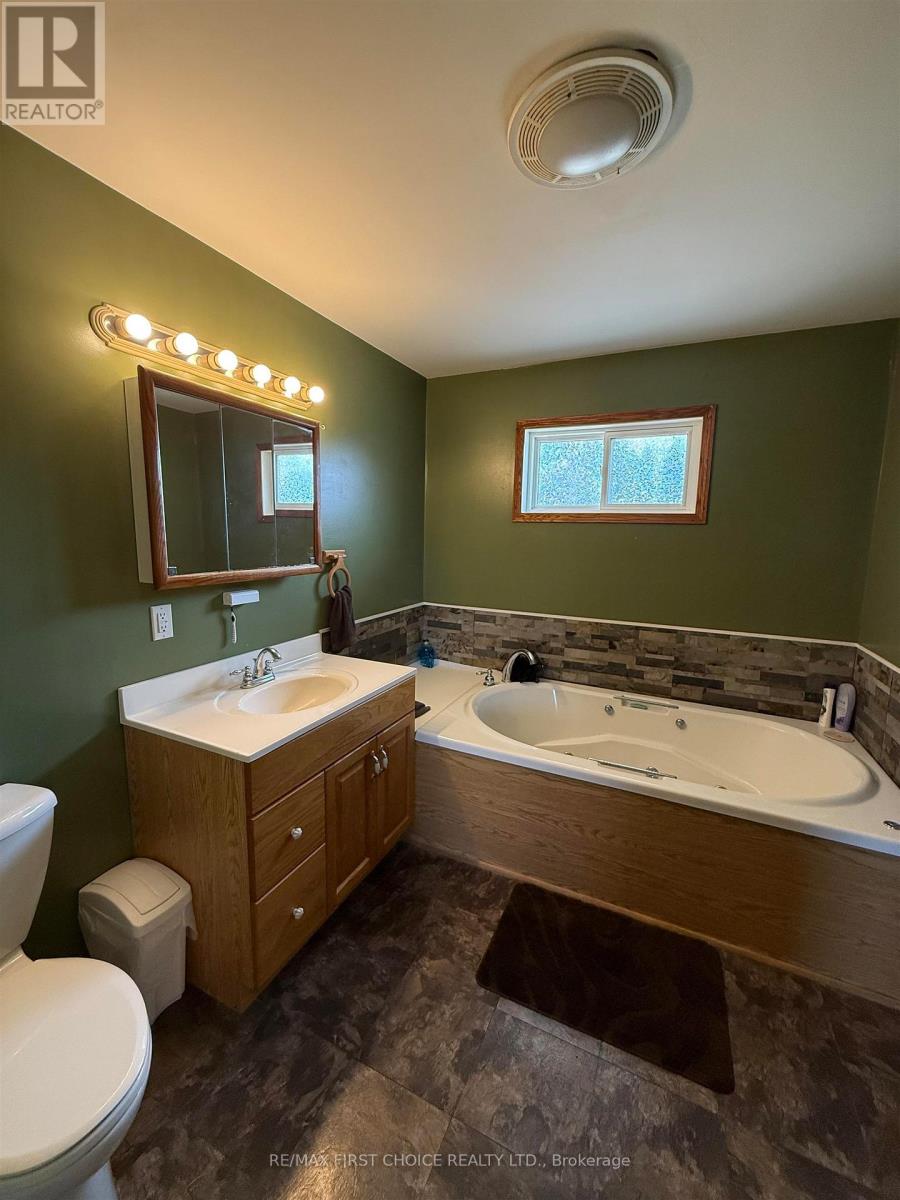 1216 Hwy 584, Greenstone, Ontario  P0T 1M0 - Photo 9 - X13256870