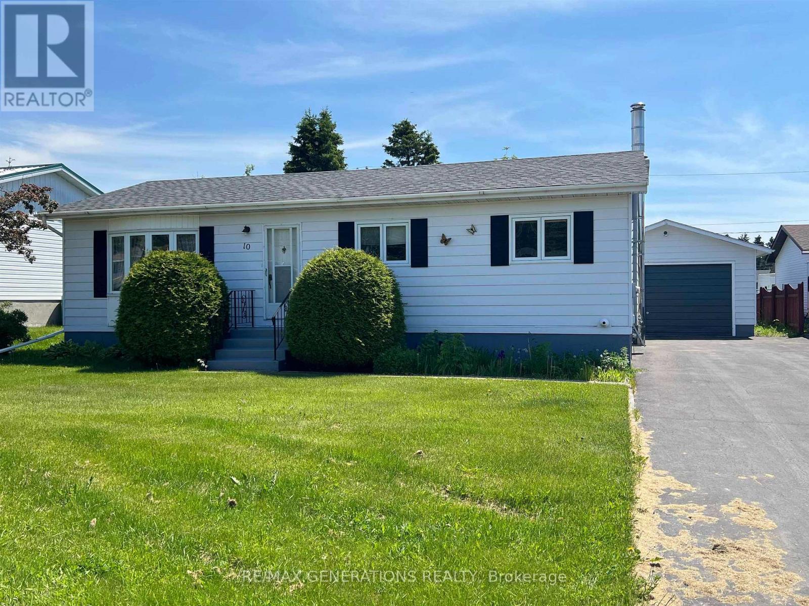 10 Lloyd Irwin Street, Marathon, Ontario  P0T 2E0 - Photo 1 - X13500948