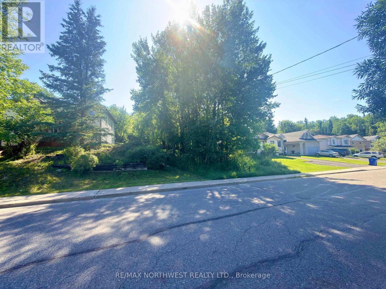 881 4th Avenue S, Kenora, Ontario  P9N 1Z9 - Photo 1 - X13538752