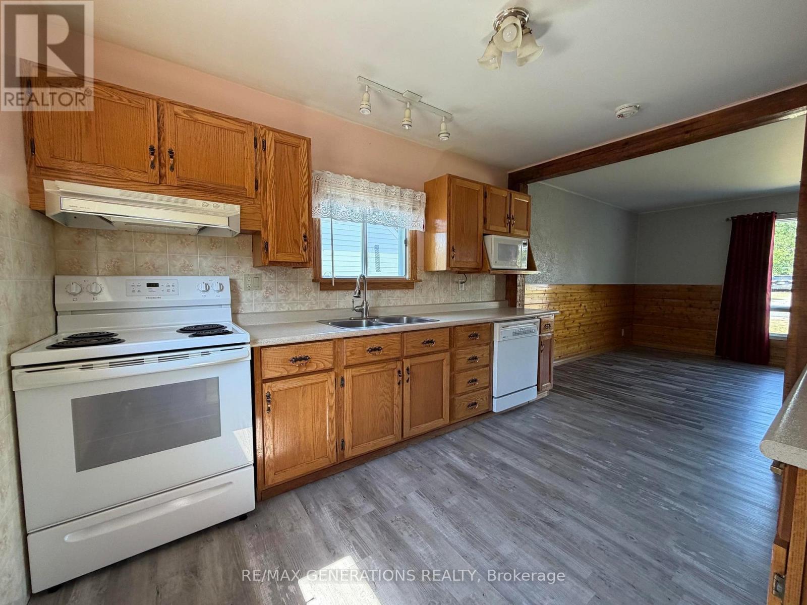4 Elizabeth Avenue, Terrace Bay, Ontario  P0T 2W0 - Photo 2 - X13561118