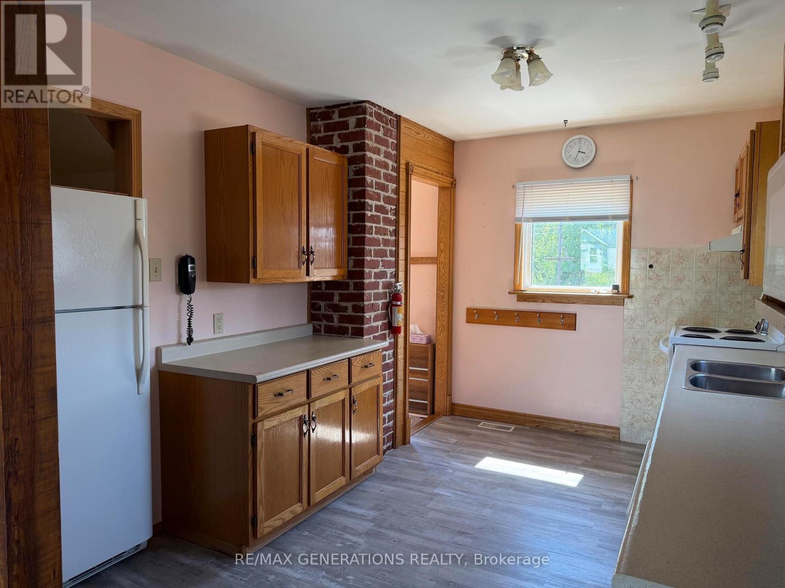 4 Elizabeth Avenue, Terrace Bay, Ontario  P0T 2W0 - Photo 3 - X13561118