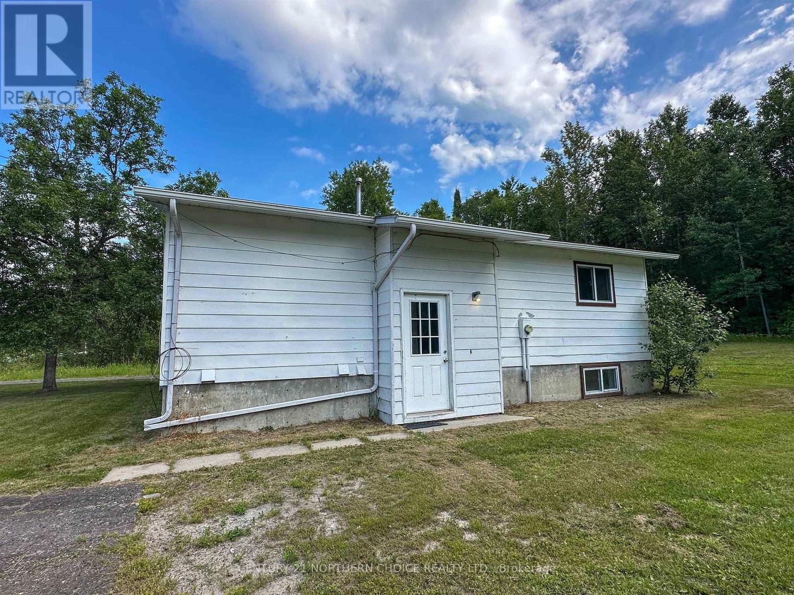 78/80 Birch Drive, Ear Falls, Ontario  P0V 1T0 - Photo 3 - X13561370