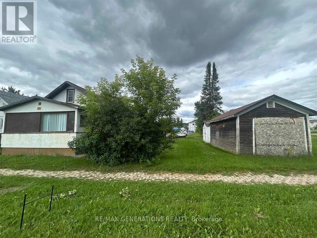 210 Mackenzie Avenue E, Atikokan, Ontario  P0T 1C0 - Photo 1 - X13542880