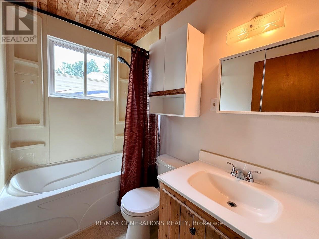 62 Redwing Avenue, Manitouwadge, Ontario  P0T 2C0 - Photo 17 - X13544510