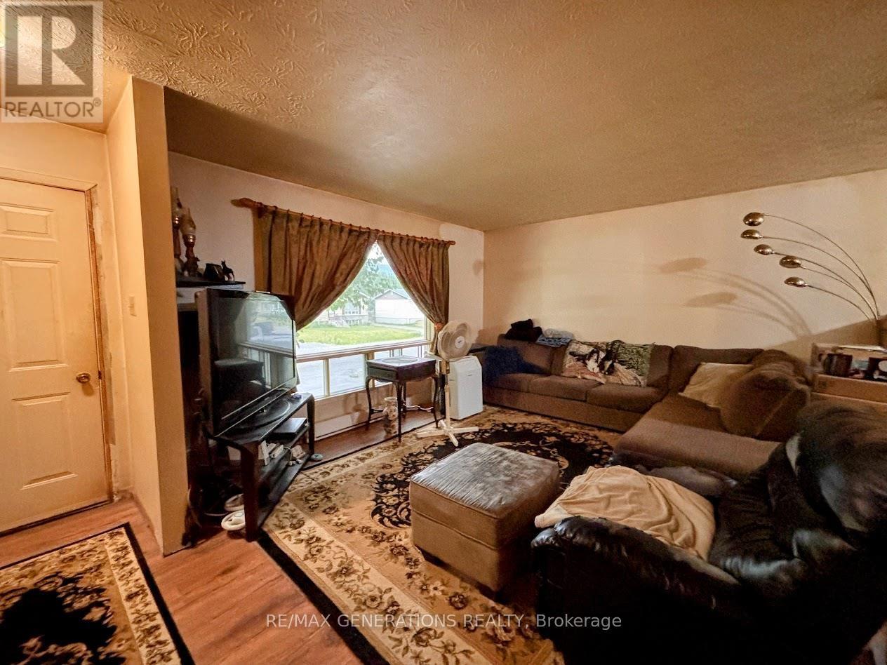 37 Matachewan Road, Manitouwadge, Ontario  P0T 2C0 - Photo 5 - X13583024