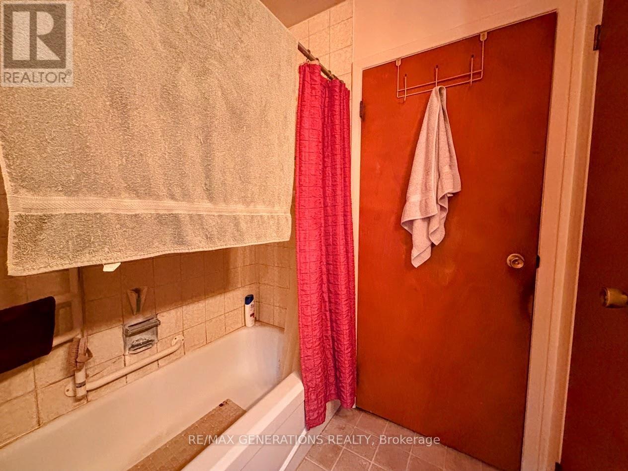 37 Matachewan Road, Manitouwadge, Ontario  P0T 2C0 - Photo 13 - X13583024