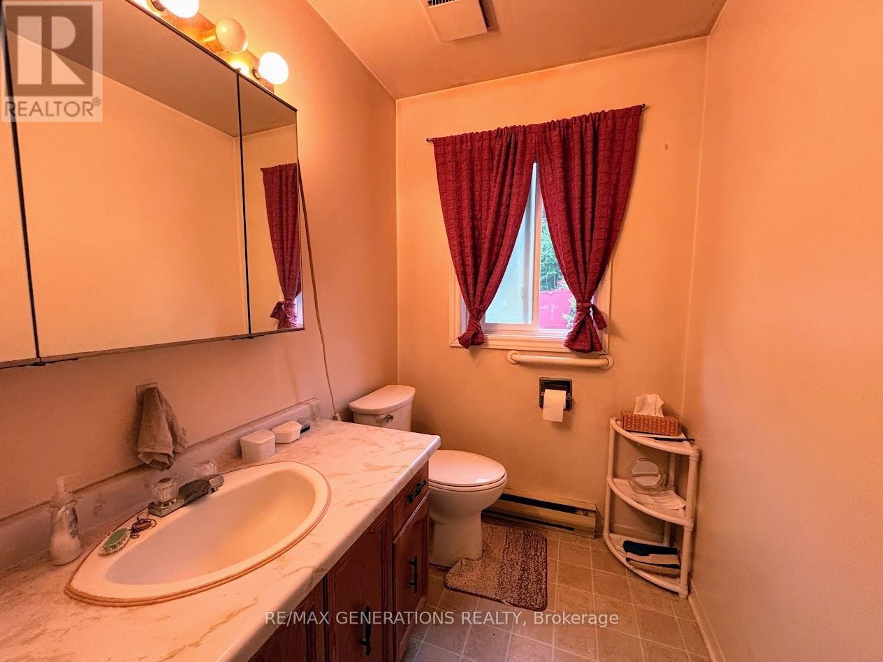 37 Matachewan Road, Manitouwadge, Ontario  P0T 2C0 - Photo 12 - X13583024