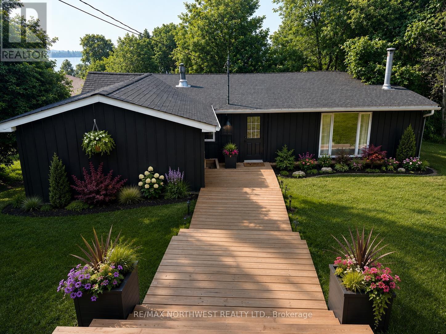 715 St Clair, Kenora, Ontario  P0X 1C0 - Photo 2 - X13583432