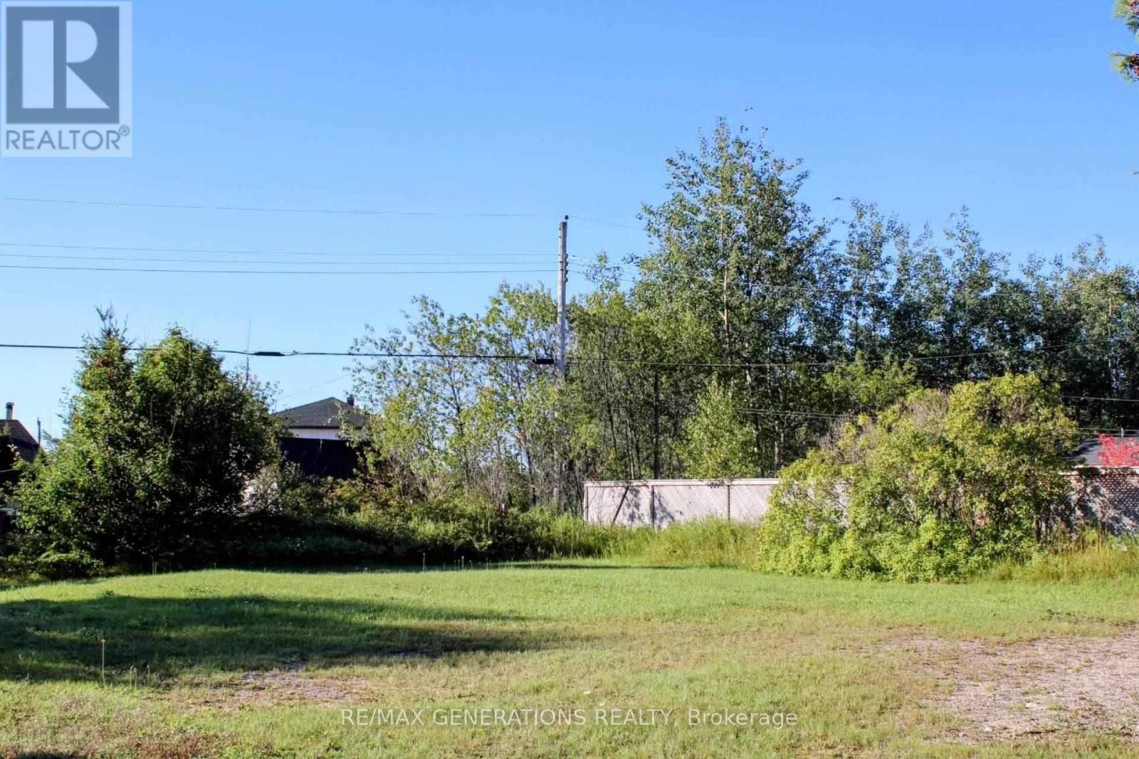 16 Sandpiper Avenue, Manitouwadge, Ontario  P0T 2C0 - Photo 2 - X13596990