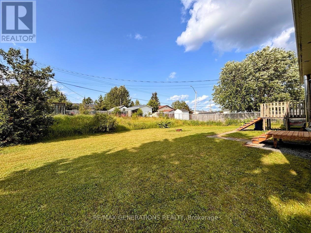 25 Brooks Street, Manitouwadge, Ontario  P0T 2C0 - Photo 30 - X13597526