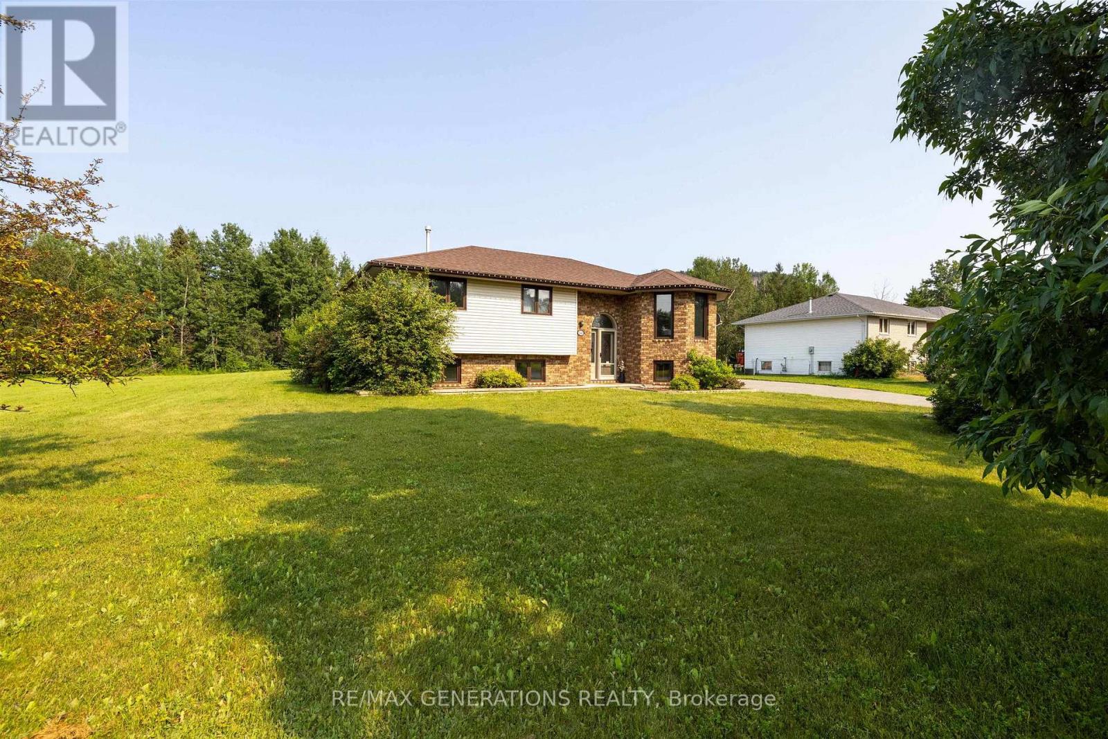 2446 Caspian Street, Thunder Bay, Ontario  P7J 1A1 - Photo 1 - X13612686
