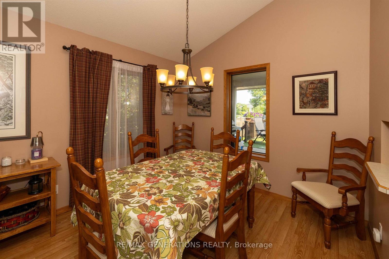 757 Porcupine Boulevard, Thunder Bay, Ontario  P7C 5Y9 - Photo 5 - X13635486