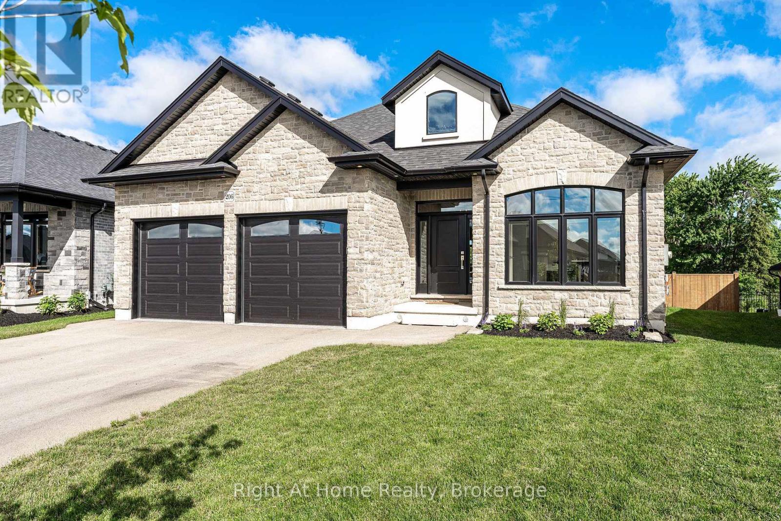 206 Orr Street, Stratford, Ontario  N5A 0J7 - Photo 2 - X13730764