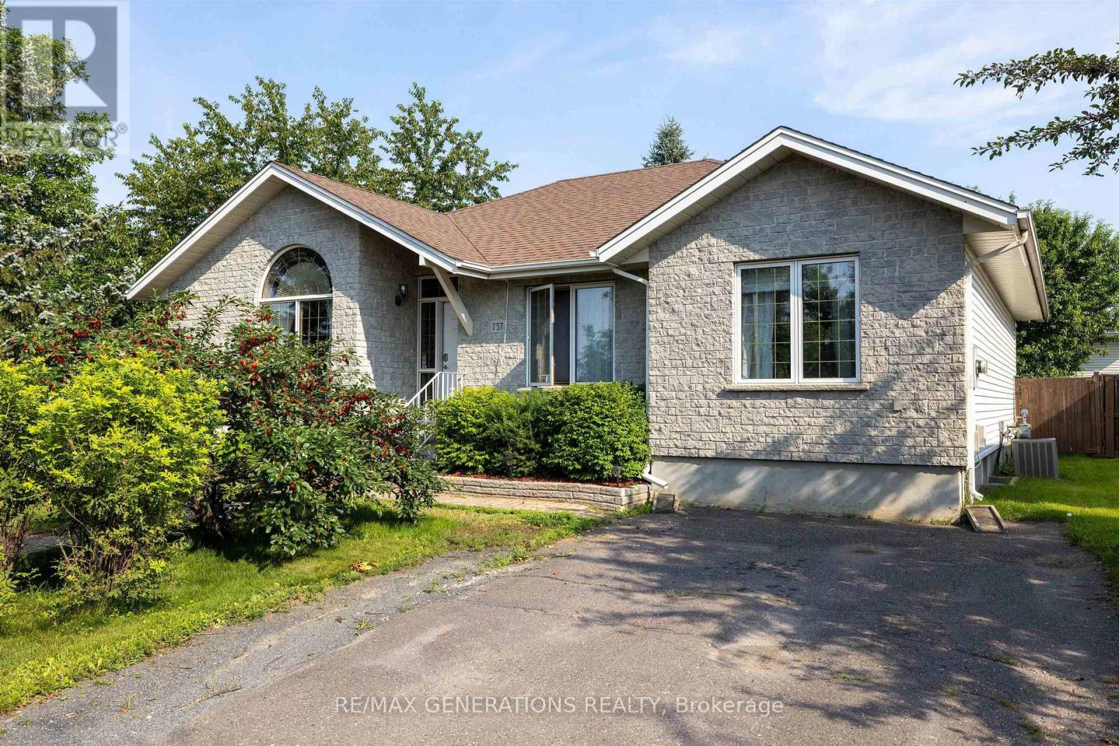 757 PORCUPINE BOULEVARD, Thunder Bay, Ontario