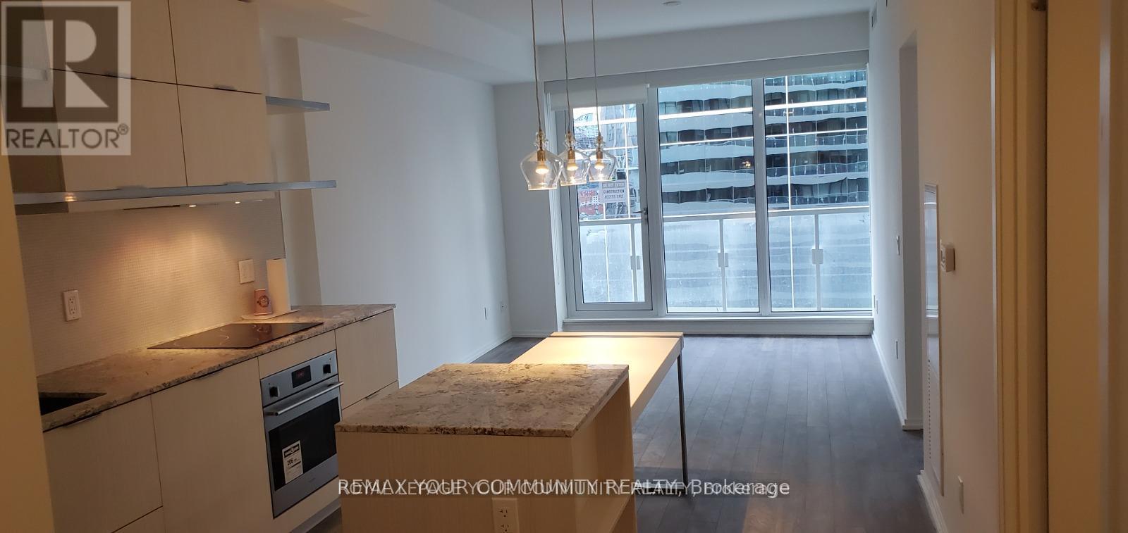 1607 - 197 Yonge Street, Toronto, Ontario  M5B 0C1 - Photo 2 - C13730682