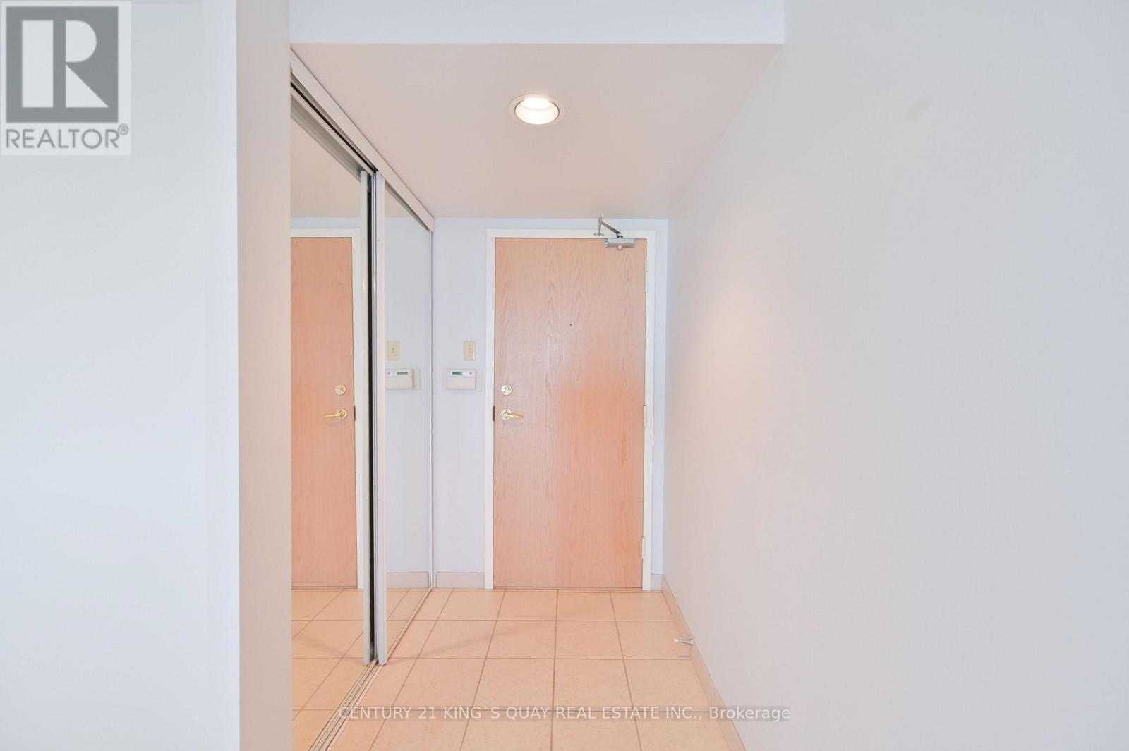1702 - 5 Kenneth Avenue, Toronto, Ontario  M2N 6M7 - Photo 2 - C13730774